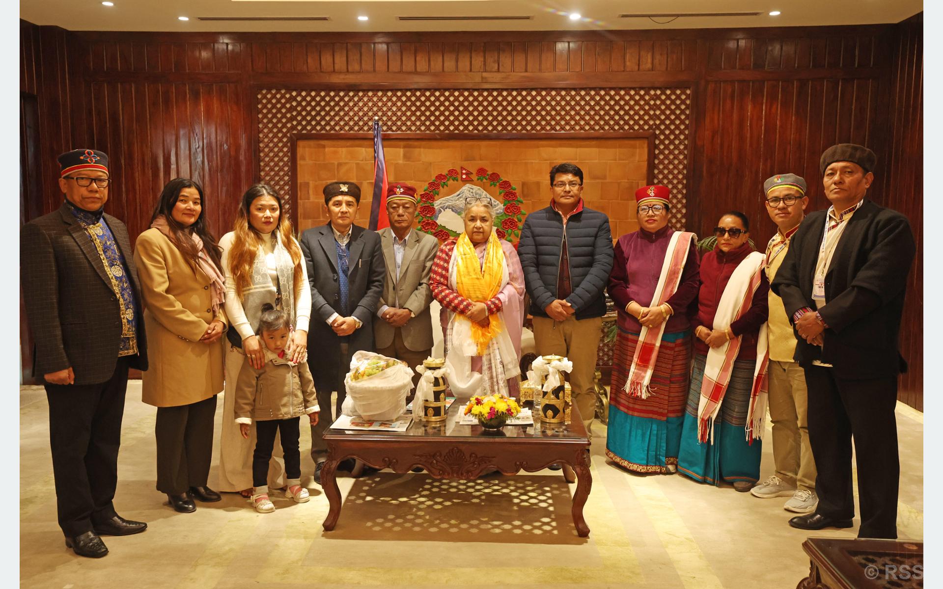 प्रधानमन्त्री कार्कीसँग घेदुङ प्रतिनिधिमण्डलकाे भेट