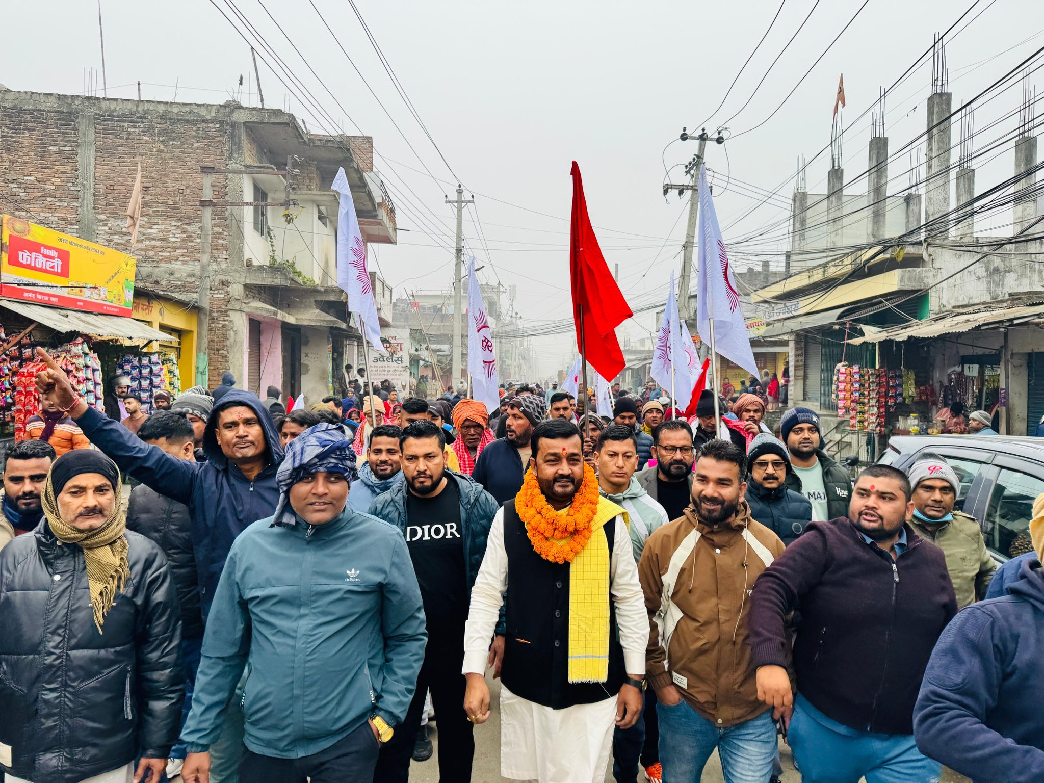 वीरगंज–१६ नगवामा प्रदीप यादवको भव्य घरदैलो,नगवावासीबाट व्यापक जनसमर्थन