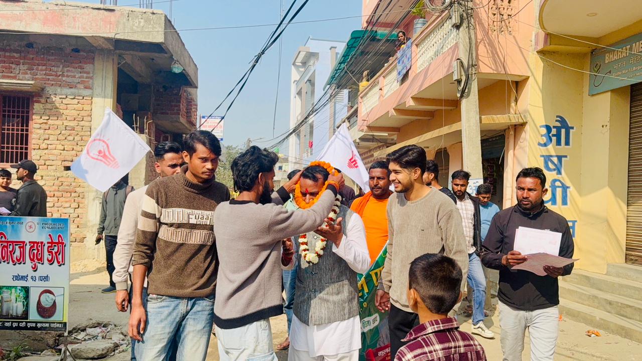 राधेमाई टोलमा उज्यालो नेपाल पार्टीको घरदैलो कार्यक्रम, उम्मेदवार सिंहलाई भव्य स्वागत