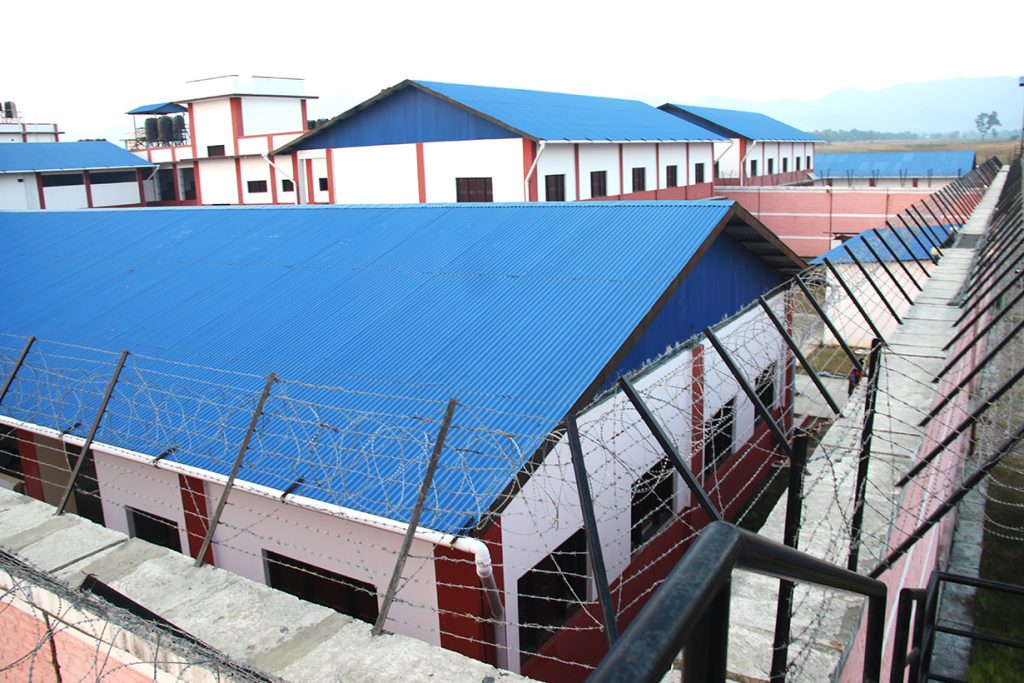 क्षमताको बाँके कारागारमा करिब ९०० कैदीबन्दी