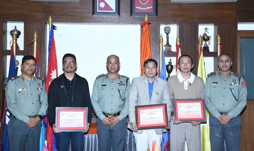 सशस्त्र प्रहरी महानिरीक्षक अर्यालद्वारा आईजी एपीएफ कोमेन्डेशन प्रदान