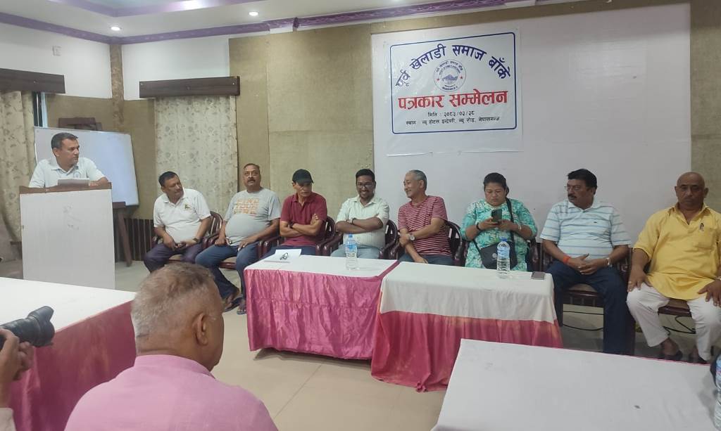 पूर्व खेलाडी समाजले गर्दै स्वीमिङ, शारिरीक सुगठन र हक्की प्रतियोगिता