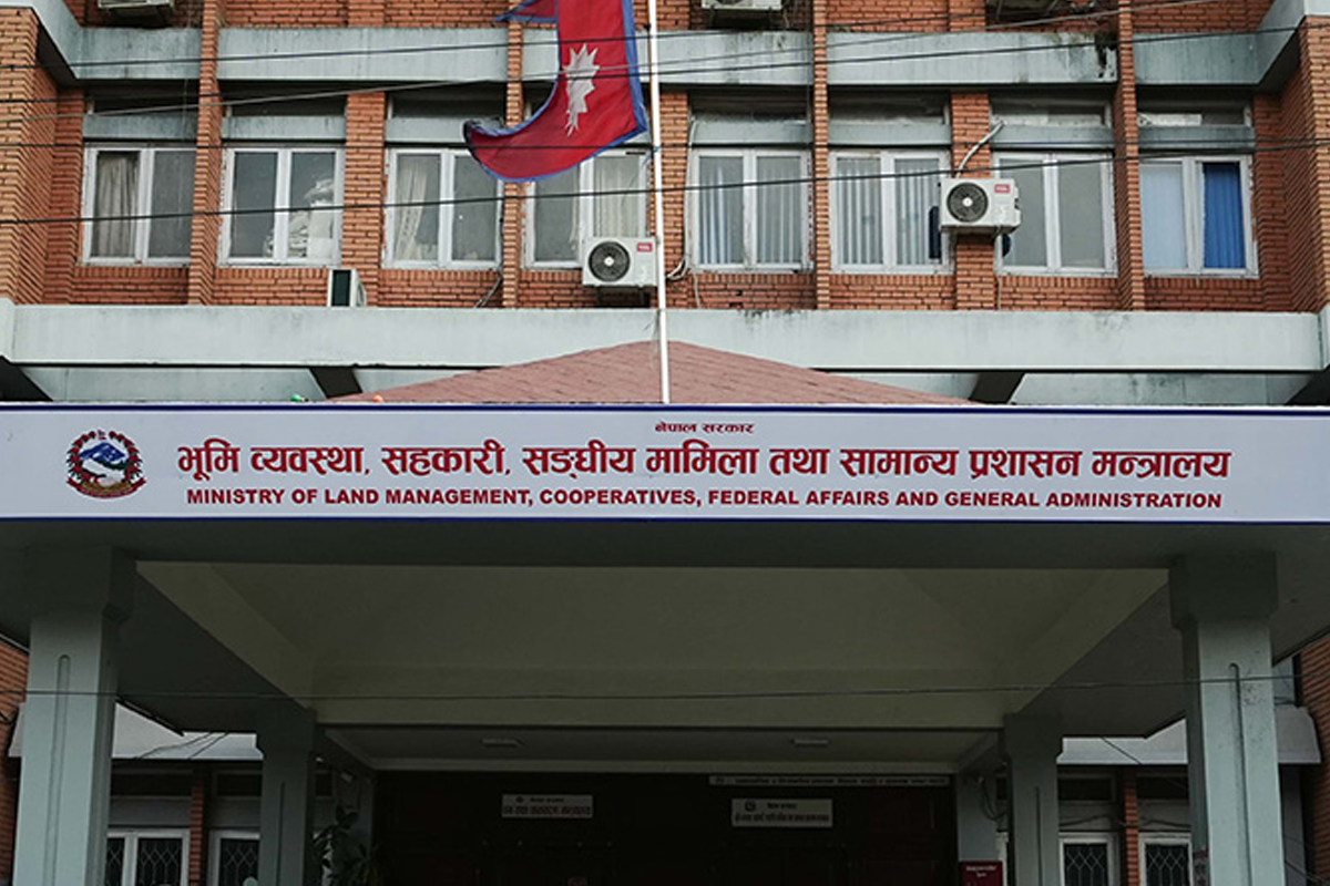 विदेशमा पीआर लिएर बसेका दुई कर्मचारीलाई सरकारी सेवामा अयोग्य ठहरिने गरी कारबाही सिफारिस
