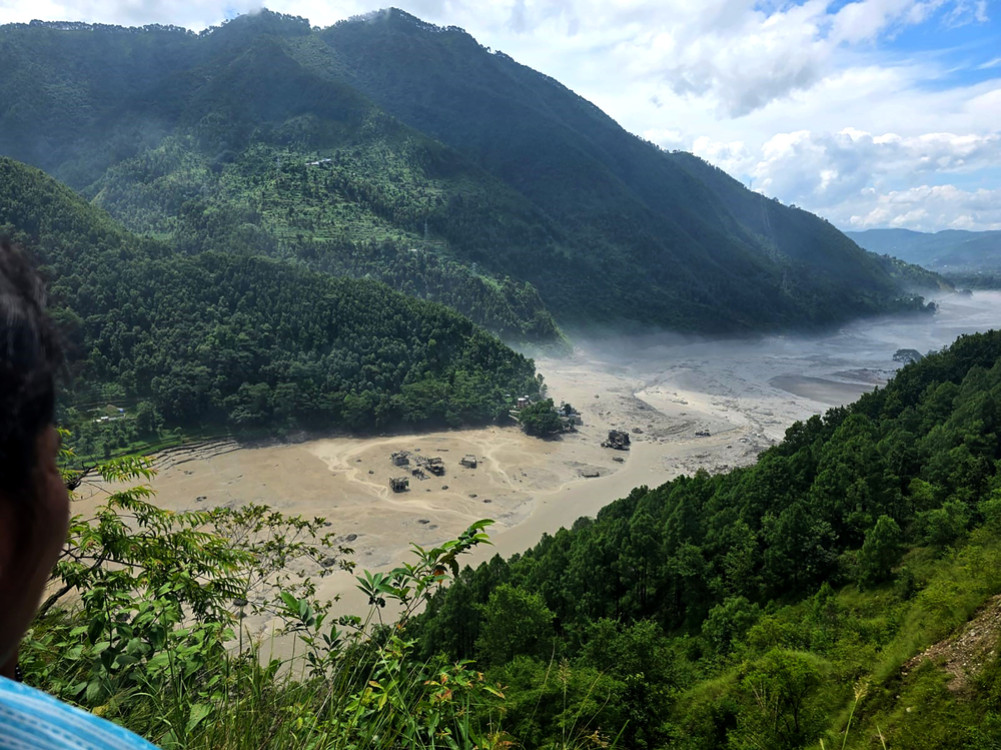 कन्टेनर पुरिए, सयौं व्यवसायी तथा चालकहरू सम्पर्कविहीन