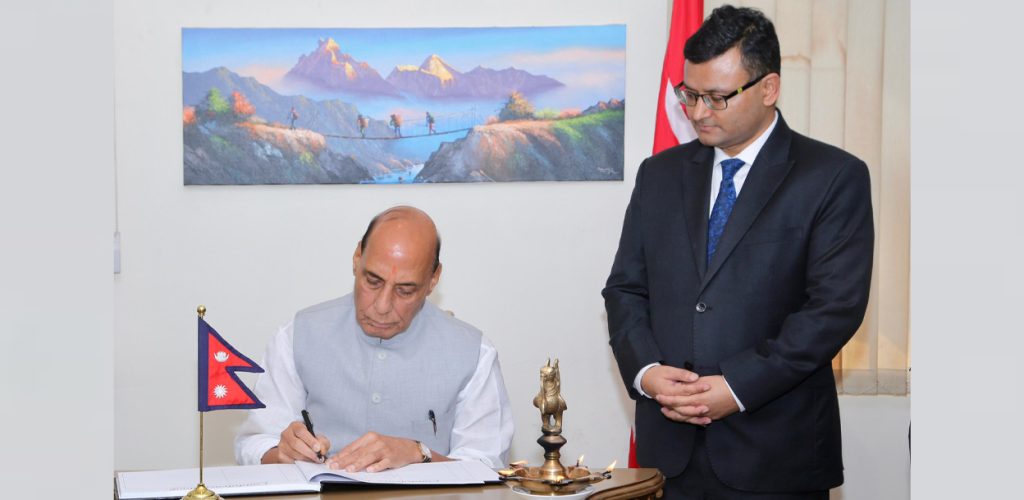 नेपाली दूतावास पुगेर भारतका रक्षामन्त्रीले भने- सुख दुःखको साथी हौं, उद्धारमा सघाउँछौं